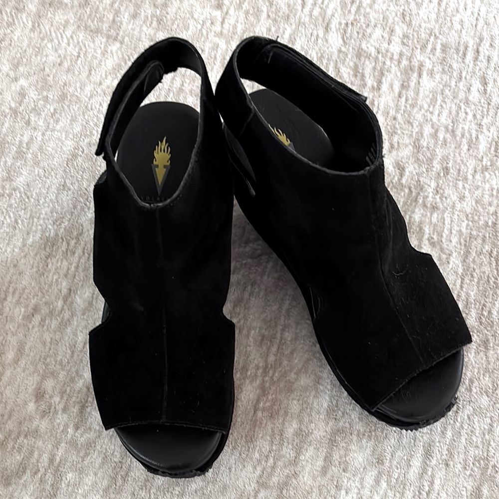 Volatile Black Mules Comfortable Textured Clogs - Picture 2 of 9